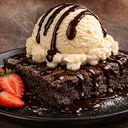 Brownie caliente con helado